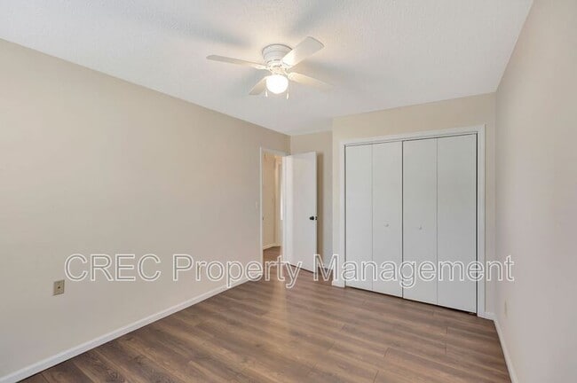 Building Photo - 1005 Tj Ln