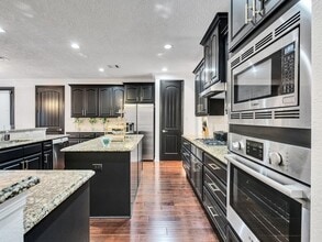 Building Photo - 2523 Watts St