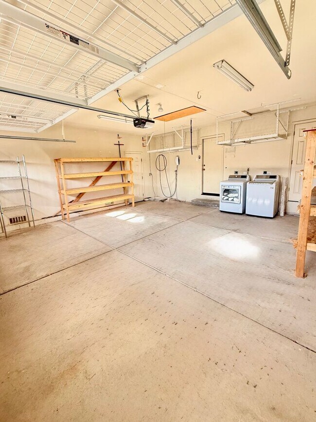 Building Photo - Beautiful 3 Bedroom Home in Northwest Reno