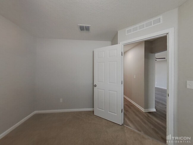 Building Photo - 77013 Birdseye Ct