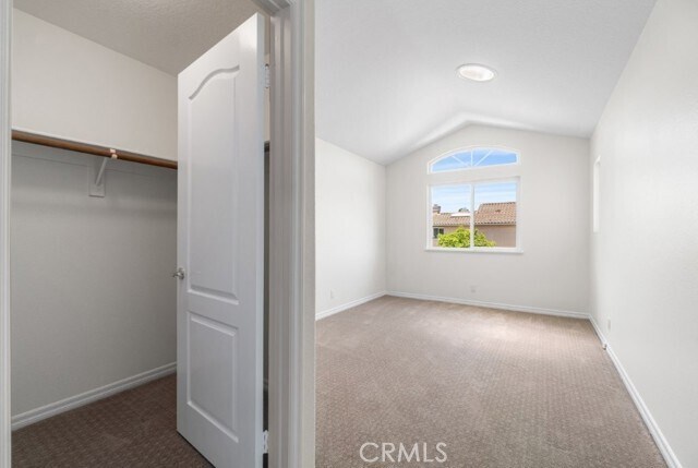 Building Photo - 2562 Woodbury Dr