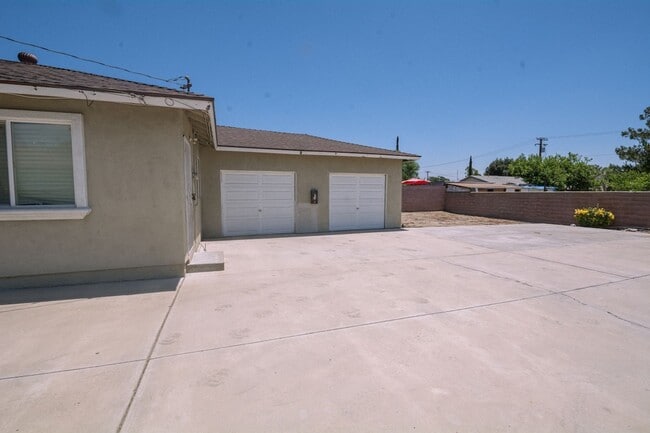 Building Photo - 16743 Barbee St