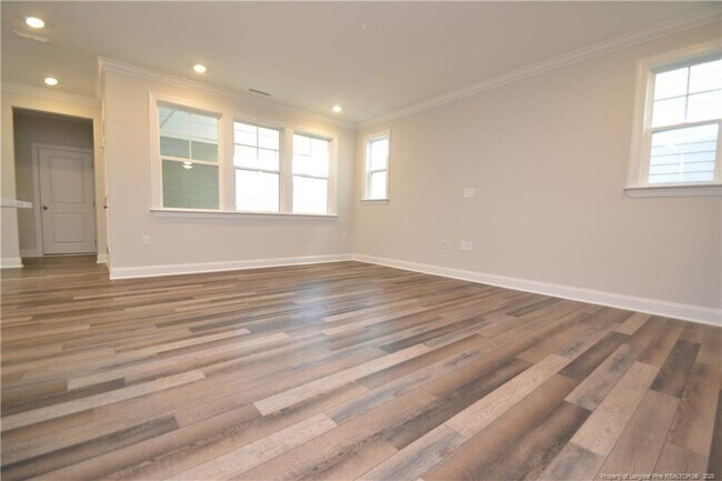 Building Photo - 421 Canyon Spring Trl