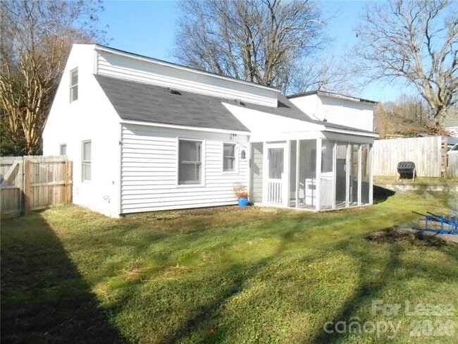 Building Photo - 428 Beaty St