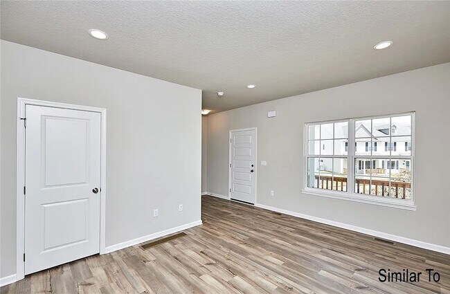 Building Photo - 828 Oakmont Pl