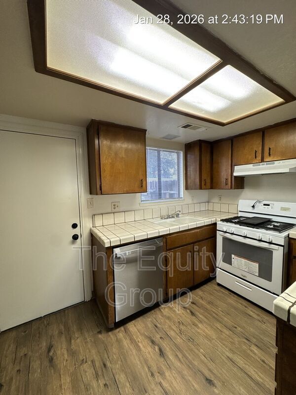 Building Photo - 1270 Tustin Cir