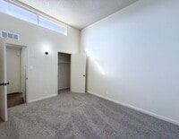 Building Photo - 4415 N Clark St