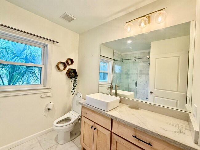 Building Photo - 3834 Linklea Dr