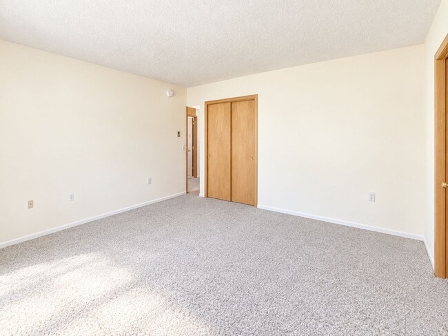 Building Photo - 50 Hawthorne Cir