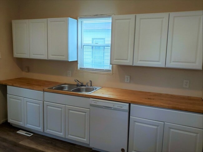 Building Photo - Fantastically updated Monroe District Area 3BR/1.5BA House