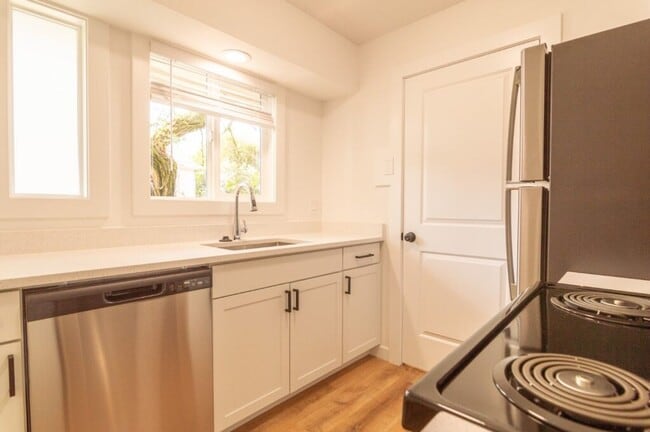 Building Photo - 506-510 SE 46th Ave