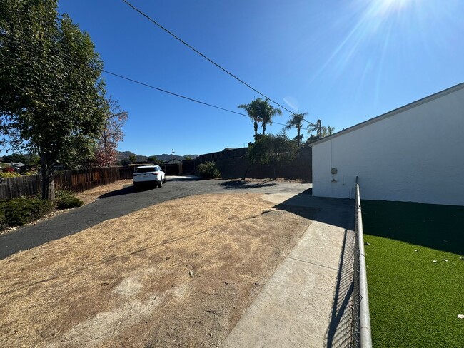 Building Photo - 3BR/3BA HOME in EL CAJON w/ tons of PARKING!!