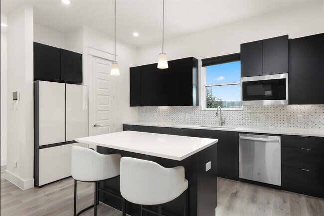 Building Photo - 500 Schweikhardt St