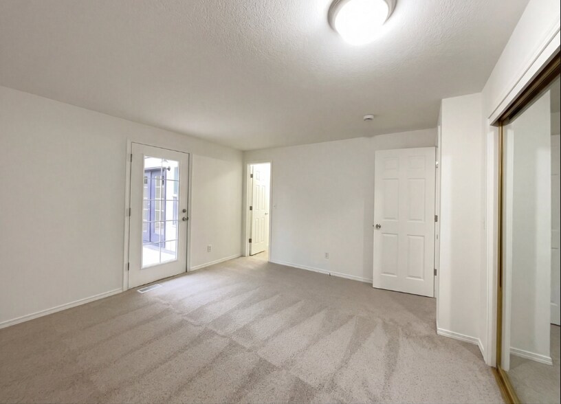 Building Photo - 2730 SE 45th Ct