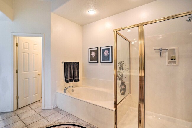 Building Photo - 15240 N Clubgate Dr