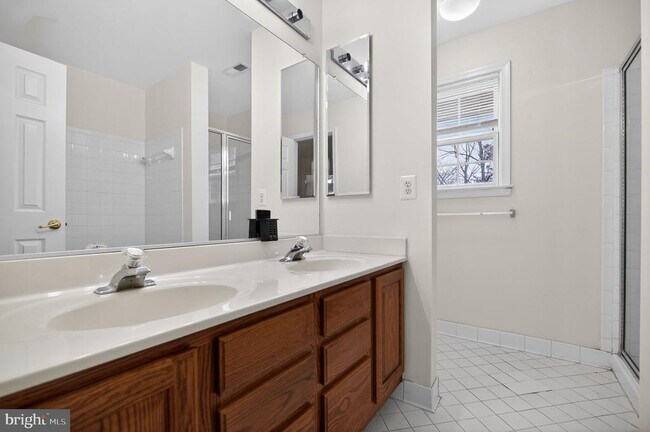 Building Photo - 13529 Persian Ct