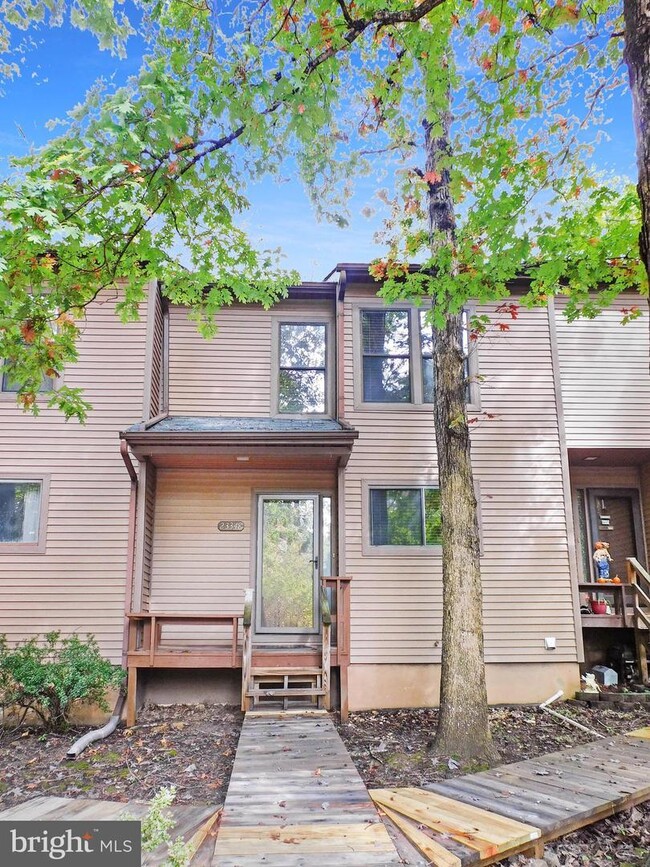 Building Photo - Red Oak