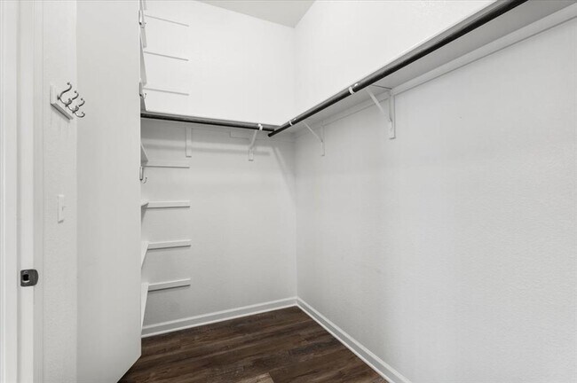 Building Photo - 7909 Catbird Ln