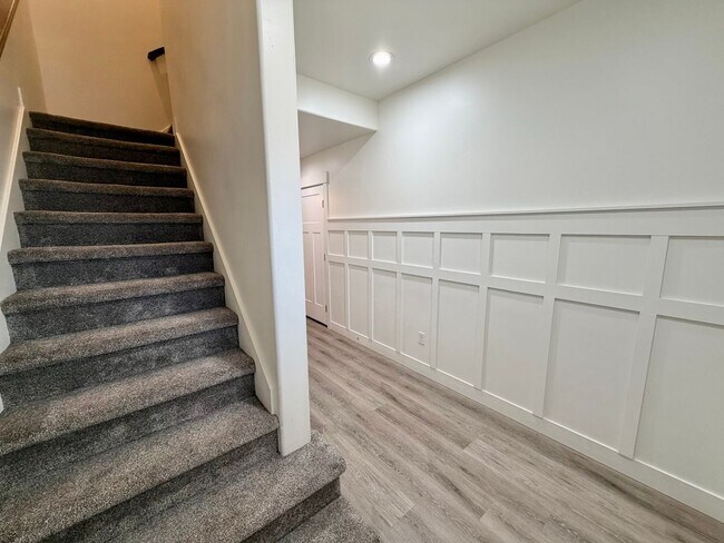 Building Photo - 428 1625 N