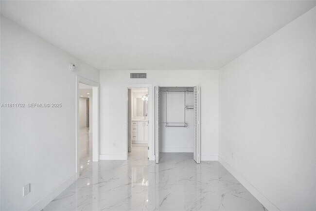 Building Photo - 3625 N Country Club Dr