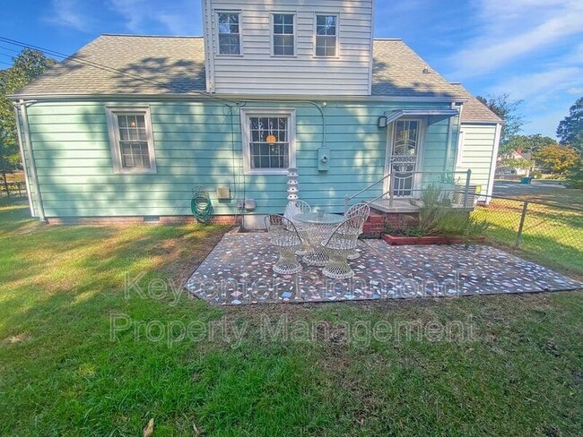 Building Photo - 2901 Maplewood Rd