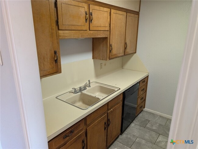 Building Photo - 1002 Charisse St