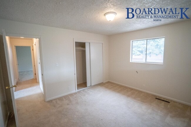 Building Photo - Newly updated 3 Bedroom home in Layton