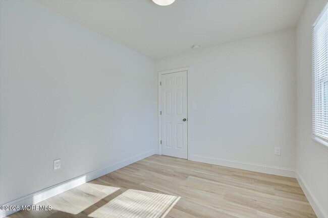 Building Photo - 212 10th Ave