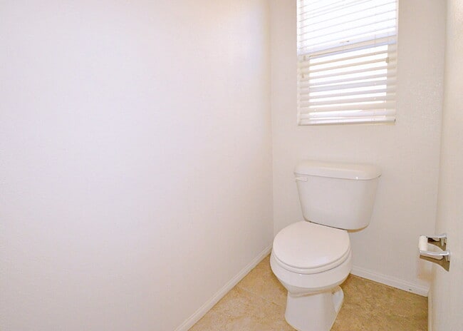 Building Photo - ** MOVE IN BONUS of $500.00 ** (If an agreement is signed by April 30th 2026) "Charming 3 Bed, 2....