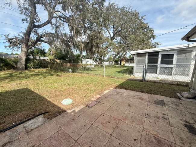 Building Photo - 2-Bedroom Retreat with 1.5 Baths in Holiday, FL!