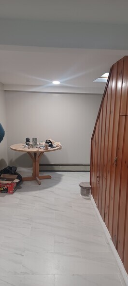 Building Photo - 240 N Cottage St