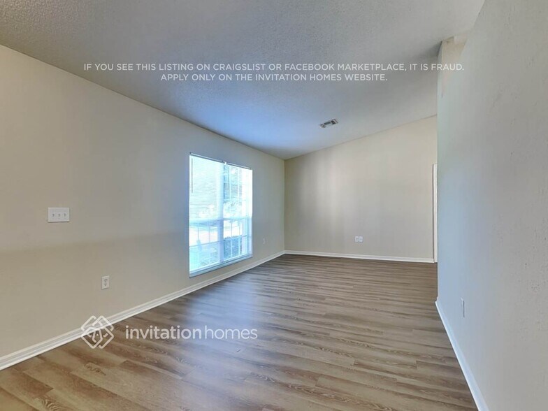 Building Photo - 2655 Green Valley Dr