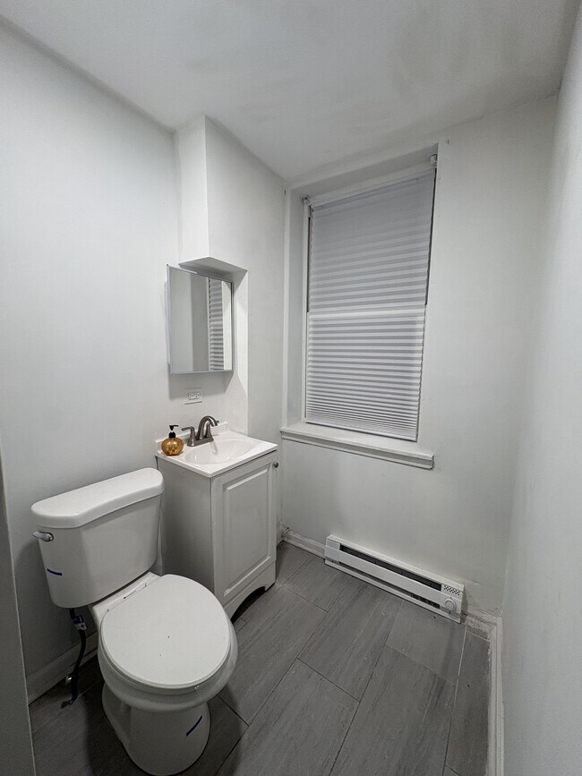 Building Photo - 2542 Cecil B. Moore Ave