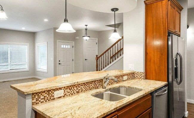 Building Photo - Beautiful and Spacious Single Family Condo...