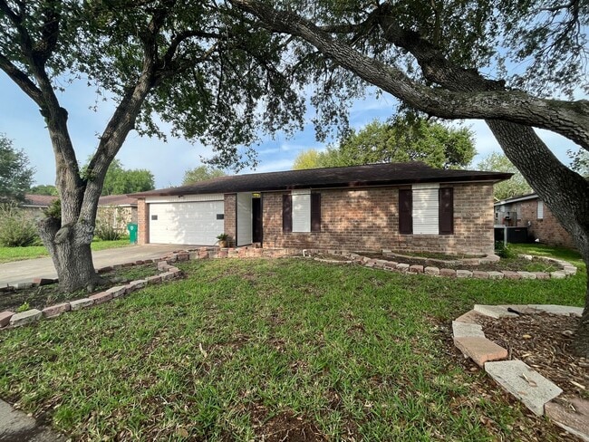 Building Photo - 2846 Blue Grass Dr
