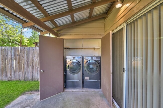 Building Photo - 1603 Hazelwood St