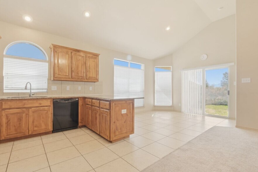 Building Photo - 2016 Priscella Dr