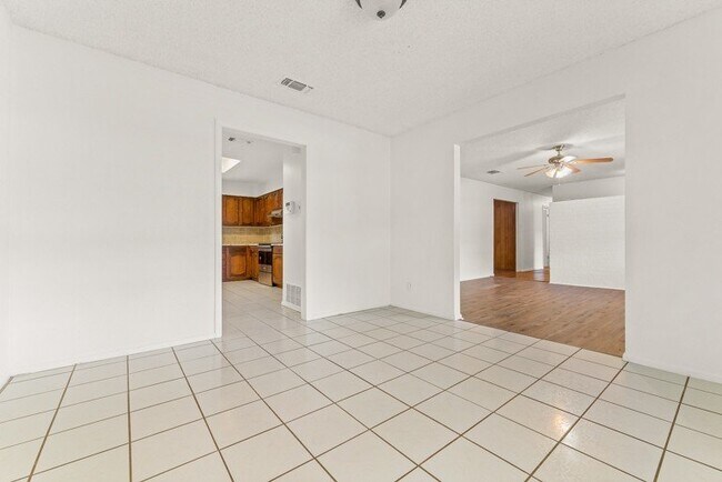 Building Photo - 1376 Poppy Ln