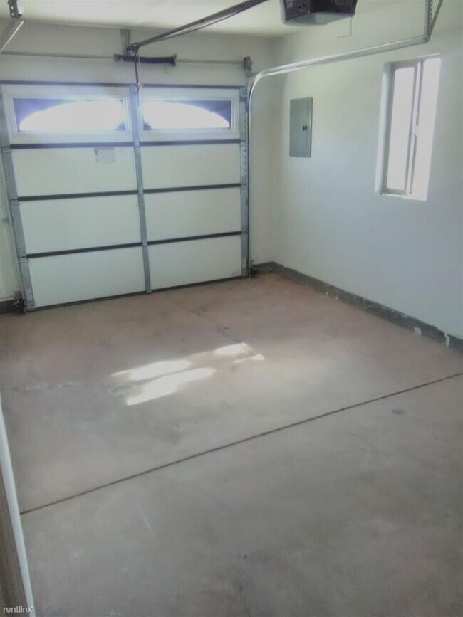 Building Photo - Downtown Ventura - Two bedroom, two bath w/ Rooftop Deck