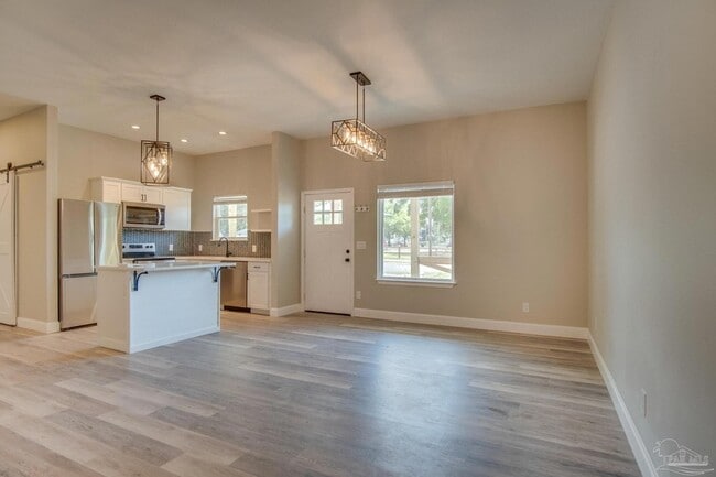 Building Photo - 203 S L St