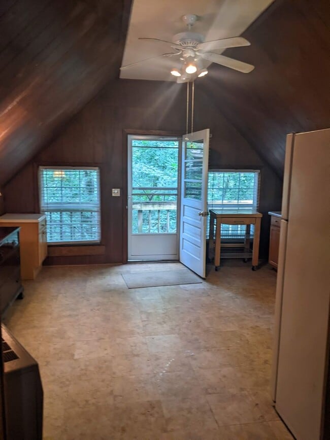 Building Photo - 1130 Stoney Brook Ln