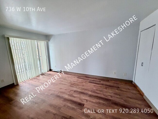 Building Photo - 736 W 10th Ave