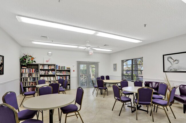 Building Photo - 2334 S Cypress Bend Dr