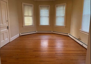 Building Photo - 464 Laurel Hill Ave