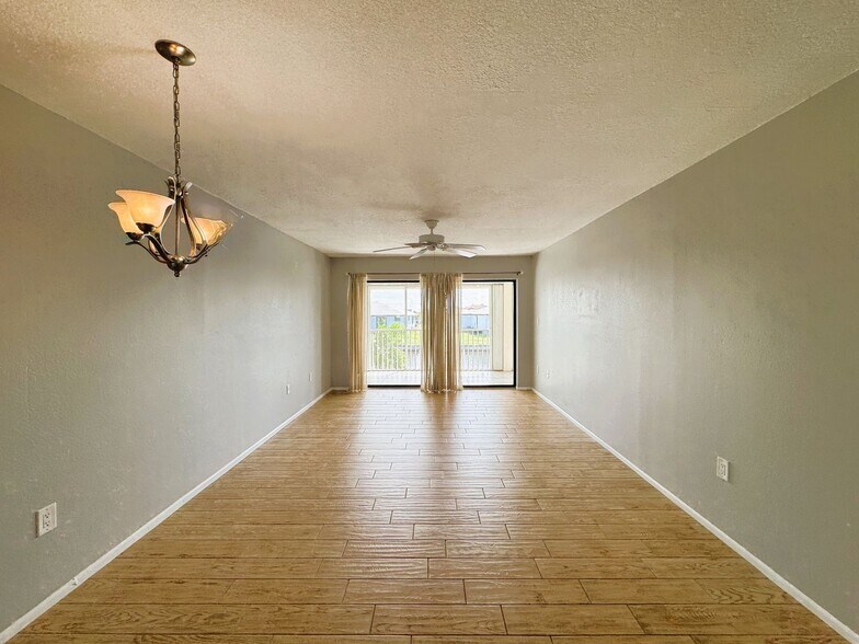 Building Photo - 1400 Mineo Dr