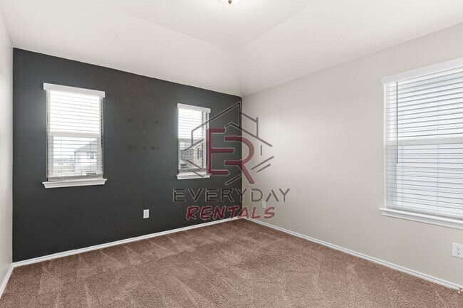 Building Photo - Large 3 bedroom close to I-35 in Belton