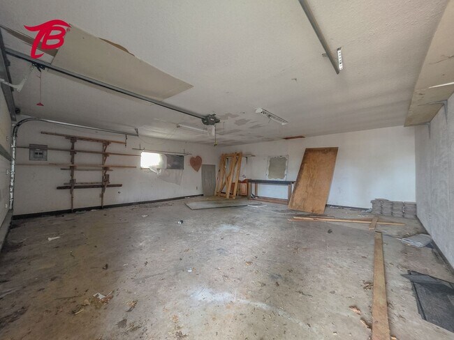 Building Photo - Charming 4-Bedroom Home with Spacious Yard