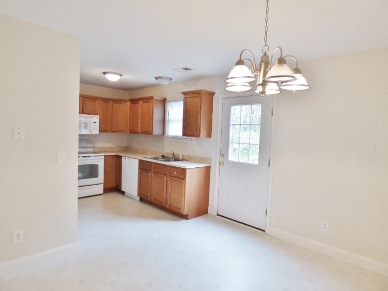 Building Photo - 103 12th St