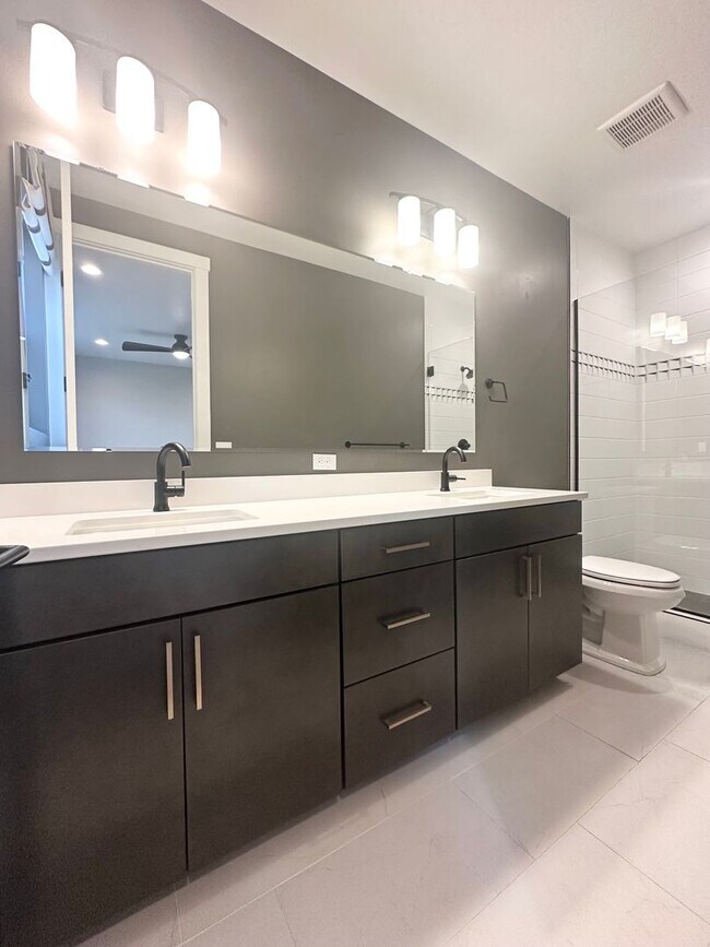 Building Photo - Luxury Living in the Heart of Star, ID – Gated Townhome with High-End Finishes