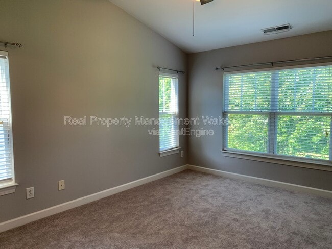 Building Photo - 8025 Goldenrain Way